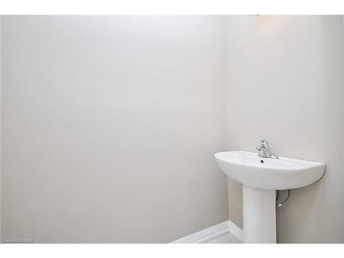 23-397 Garrison Road, Fort Erie, ON - Indoor Photo Showing Bathroom