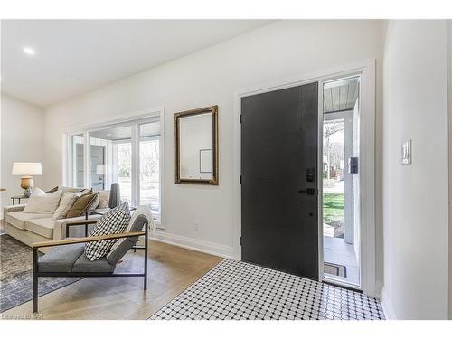 262 Riverview Boulevard, St. Catharines, ON - Indoor Photo Showing Living Room