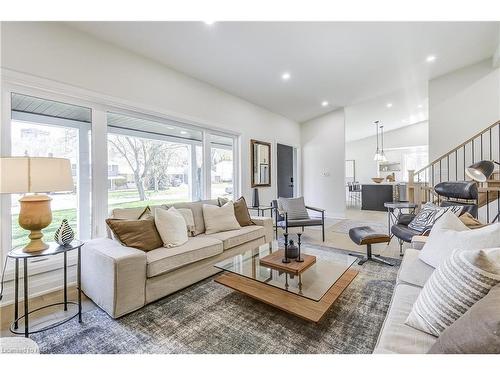 262 Riverview Boulevard, St. Catharines, ON - Indoor Photo Showing Living Room