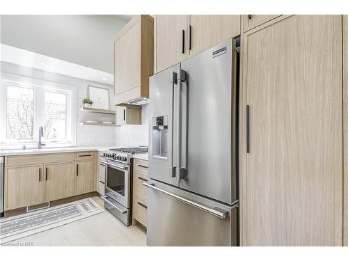 262 Riverview Boulevard, St. Catharines, ON - Indoor Photo Showing Kitchen With Upgraded Kitchen