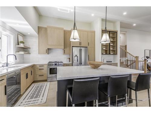 262 Riverview Boulevard, St. Catharines, ON - Indoor Photo Showing Kitchen With Upgraded Kitchen