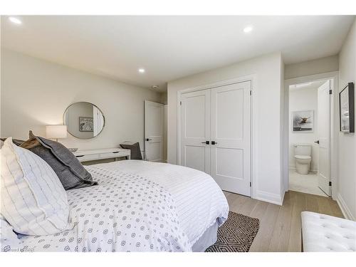 262 Riverview Boulevard, St. Catharines, ON - Indoor Photo Showing Bedroom