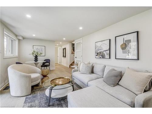 262 Riverview Boulevard, St. Catharines, ON - Indoor Photo Showing Living Room