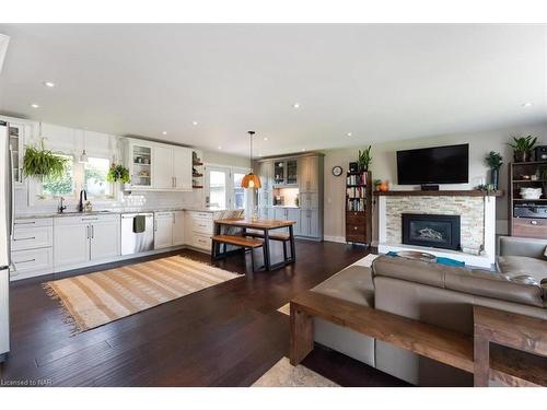 472 Read Road, St. Catharines, ON - Indoor Photo Showing Living Room With Fireplace