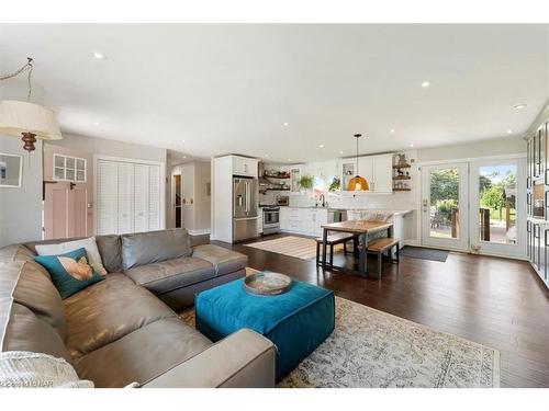 472 Read Road, St. Catharines, ON - Indoor Photo Showing Kitchen With Upgraded Kitchen