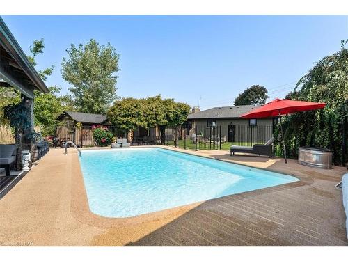 472 Read Road, St. Catharines, ON - Outdoor With In Ground Pool With Backyard