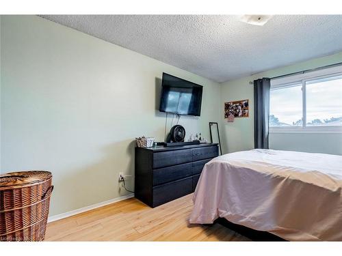 12 Tara Crescent, Thorold, ON - Indoor Photo Showing Bedroom