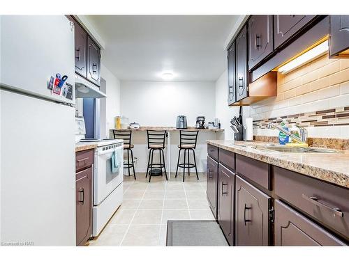 12 Tara Crescent, Thorold, ON - Indoor Photo Showing Kitchen