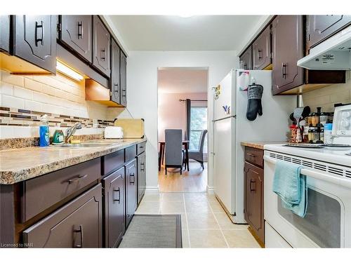 12 Tara Crescent, Thorold, ON - Indoor Photo Showing Kitchen