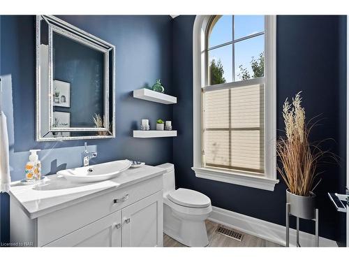 7 Albion Way, Niagara-On-The-Lake, ON - Indoor Photo Showing Bathroom