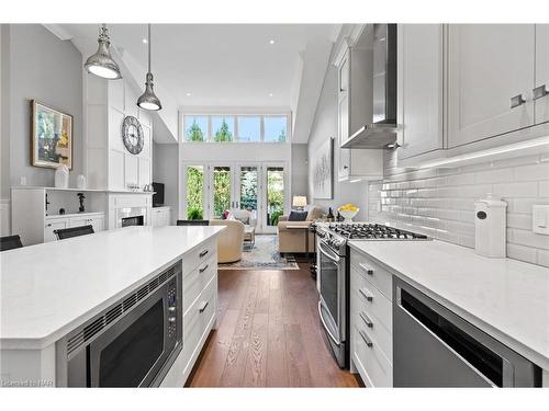 7 Albion Way, Niagara-On-The-Lake, ON - Indoor Photo Showing Kitchen With Upgraded Kitchen