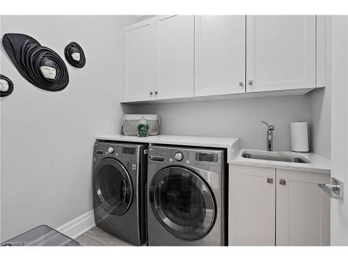 7 Albion Way, Niagara-On-The-Lake, ON - Indoor Photo Showing Laundry Room