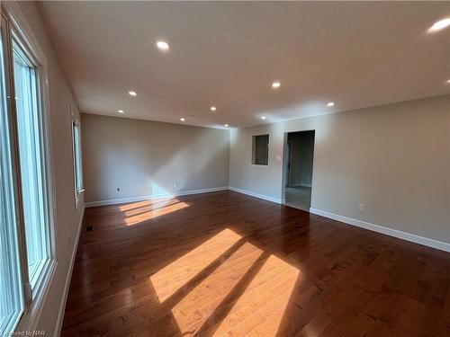 96 Strada Boulevard, St. Catharines, ON - Indoor Photo Showing Other Room