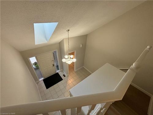 96 Strada Boulevard, St. Catharines, ON - Indoor Photo Showing Other Room