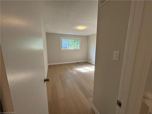 96 Strada Boulevard, St. Catharines, ON - Indoor Photo Showing Other Room