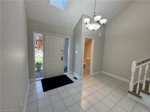 96 Strada Boulevard, St. Catharines, ON - Indoor Photo Showing Other Room