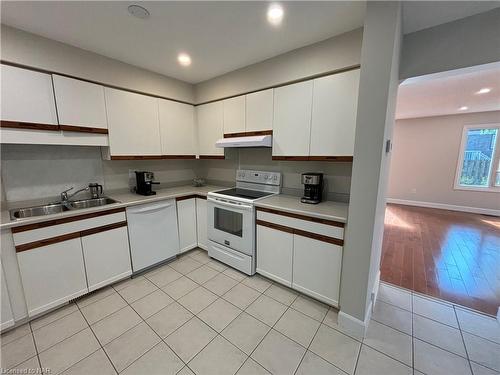 96 Strada Boulevard, St. Catharines, ON - Indoor Photo Showing Kitchen With Double Sink