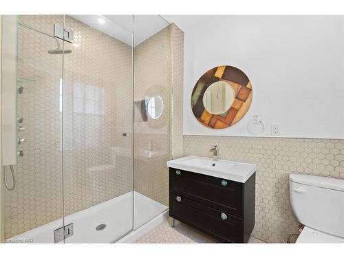 59 Permilla Street, St. Catharines, ON - Indoor Photo Showing Bathroom