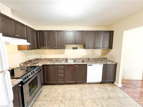 318 First Avenue Avenue, Welland, ON - Indoor Photo Showing Kitchen