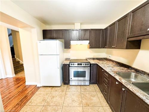 318 First Avenue Avenue, Welland, ON - Indoor Photo Showing Kitchen