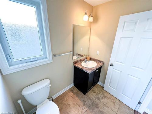 318 First Avenue Avenue, Welland, ON - Indoor Photo Showing Bathroom