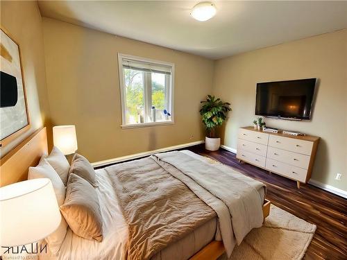 318 First Avenue Avenue, Welland, ON - Indoor Photo Showing Bedroom