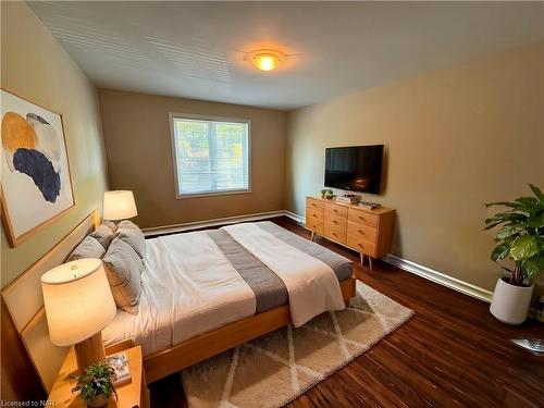 318 First Avenue Avenue, Welland, ON - Indoor Photo Showing Bedroom