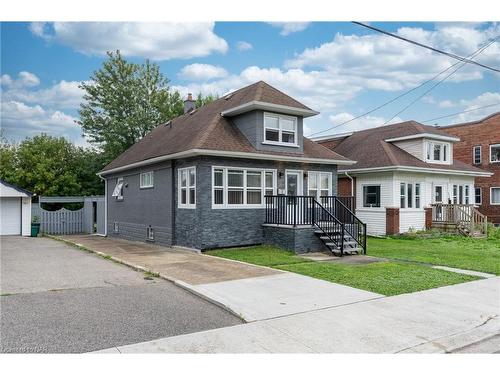 4584 Sixth Avenue, Niagara Falls, ON - Outdoor With Facade