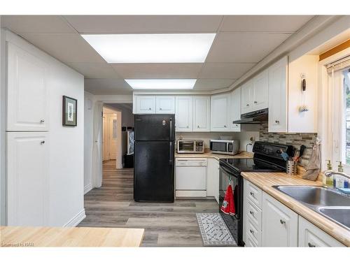 4584 Sixth Avenue, Niagara Falls, ON - Indoor Photo Showing Kitchen With Double Sink