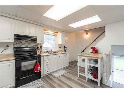 4584 Sixth Avenue, Niagara Falls, ON - Indoor Photo Showing Kitchen With Double Sink