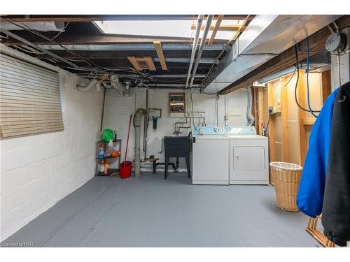 4584 Sixth Avenue, Niagara Falls, ON - Indoor Photo Showing Laundry Room