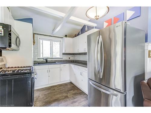 3572 Firelane 7, Port Colborne, ON - Indoor Photo Showing Kitchen