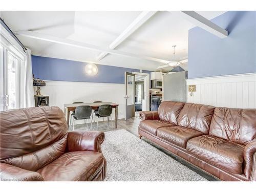 3572 Firelane 7, Port Colborne, ON - Indoor Photo Showing Living Room