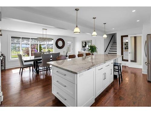 322 Russ Road, Grimsby, ON - Indoor Photo Showing Kitchen With Upgraded Kitchen