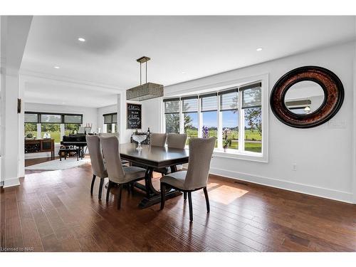 322 Russ Road, Grimsby, ON - Indoor Photo Showing Dining Room