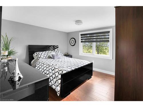 322 Russ Road, Grimsby, ON - Indoor Photo Showing Bedroom