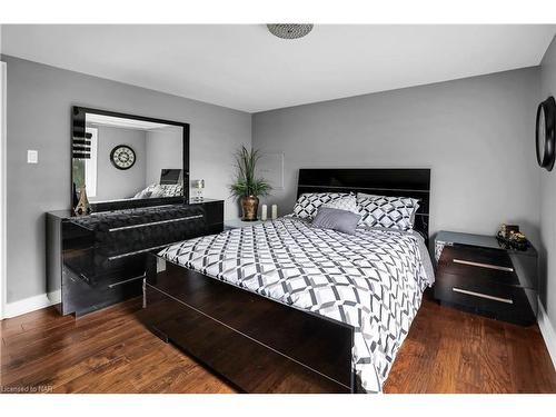 322 Russ Road, Grimsby, ON - Indoor Photo Showing Bedroom