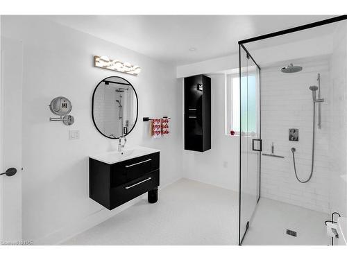 322 Russ Road, Grimsby, ON - Indoor Photo Showing Bathroom