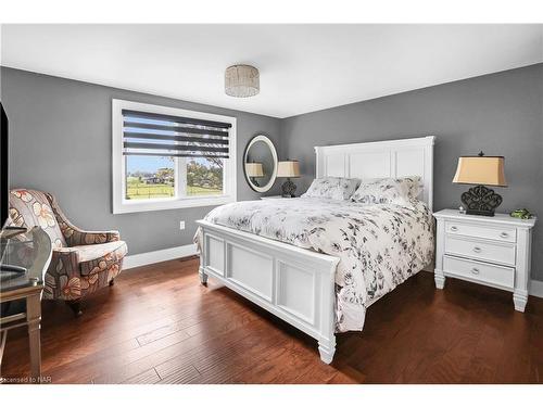 322 Russ Road, Grimsby, ON - Indoor Photo Showing Bedroom