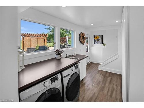 322 Russ Road, Grimsby, ON - Indoor Photo Showing Laundry Room