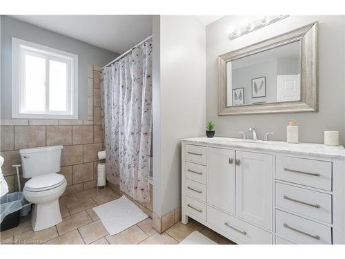 99 Bartlett Street, Thorold, ON - Indoor Photo Showing Bathroom