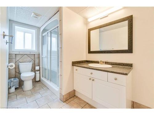 99 Bartlett Street, Thorold, ON - Indoor Photo Showing Bathroom