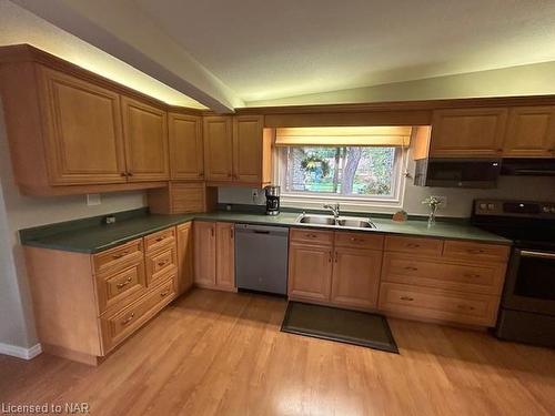 3640 Windermere Road, Niagara Falls, ON - Indoor Photo Showing Kitchen With Double Sink