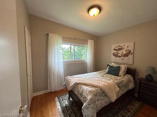 3640 Windermere Road, Niagara Falls, ON - Indoor Photo Showing Bedroom