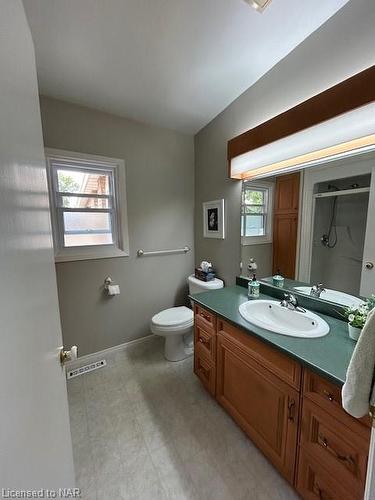 3640 Windermere Road, Niagara Falls, ON - Indoor Photo Showing Bathroom