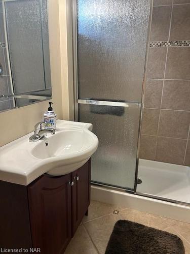 3640 Windermere Road, Niagara Falls, ON - Indoor Photo Showing Bathroom