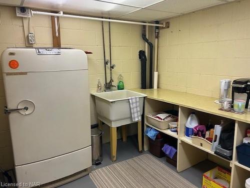 3640 Windermere Road, Niagara Falls, ON - Indoor Photo Showing Laundry Room