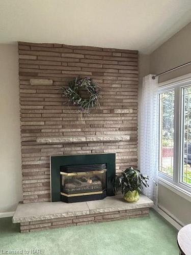 3640 Windermere Road, Niagara Falls, ON - Indoor Photo Showing Living Room With Fireplace