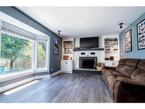 35 Countryside Drive, Welland, ON - Indoor Photo Showing Living Room With Fireplace