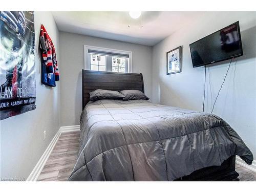 35 Countryside Drive, Welland, ON - Indoor Photo Showing Bedroom